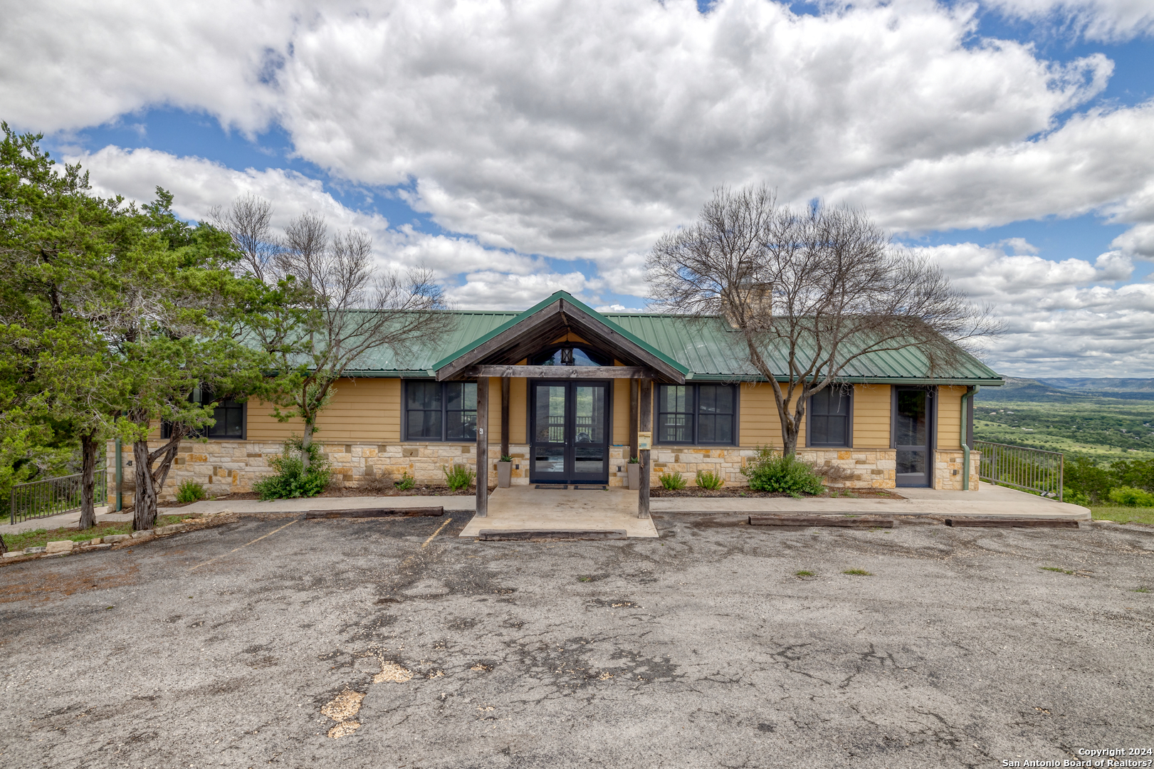 558 S Ridge Drive Concan TX 78838