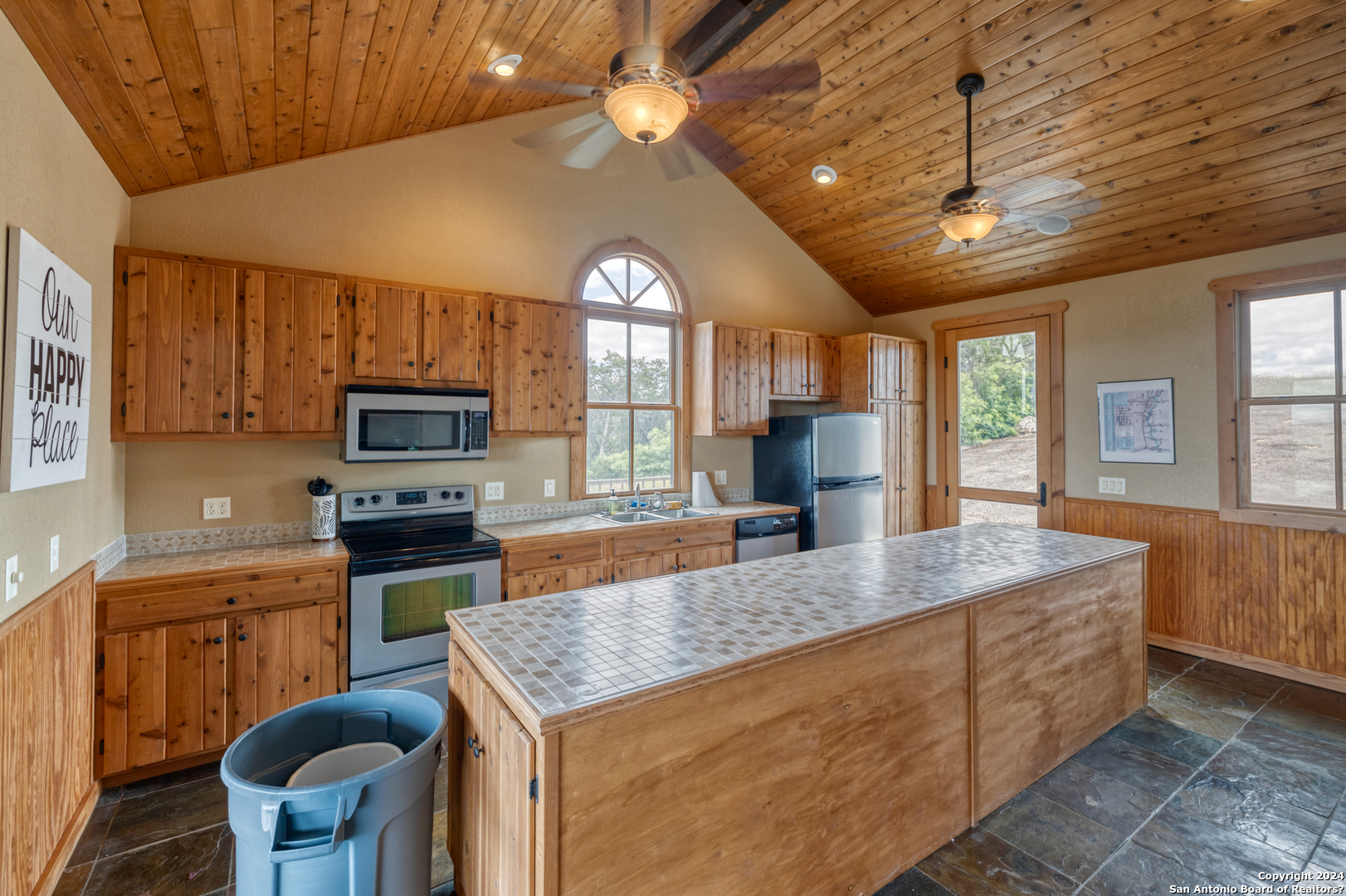 558 S Ridge Drive Concan TX 78838
