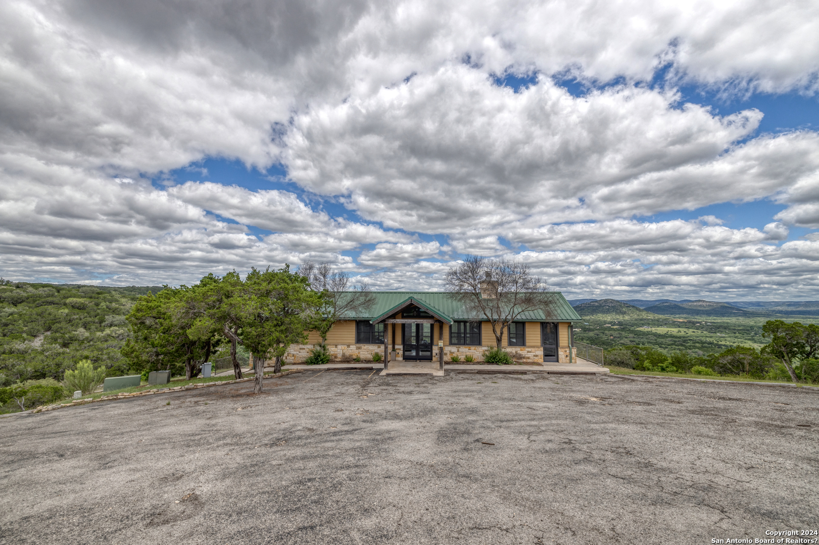 558 S Ridge Drive Concan TX 78838