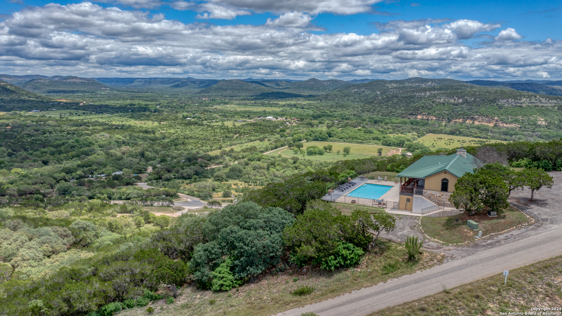 558 S Ridge Drive Concan TX 78838