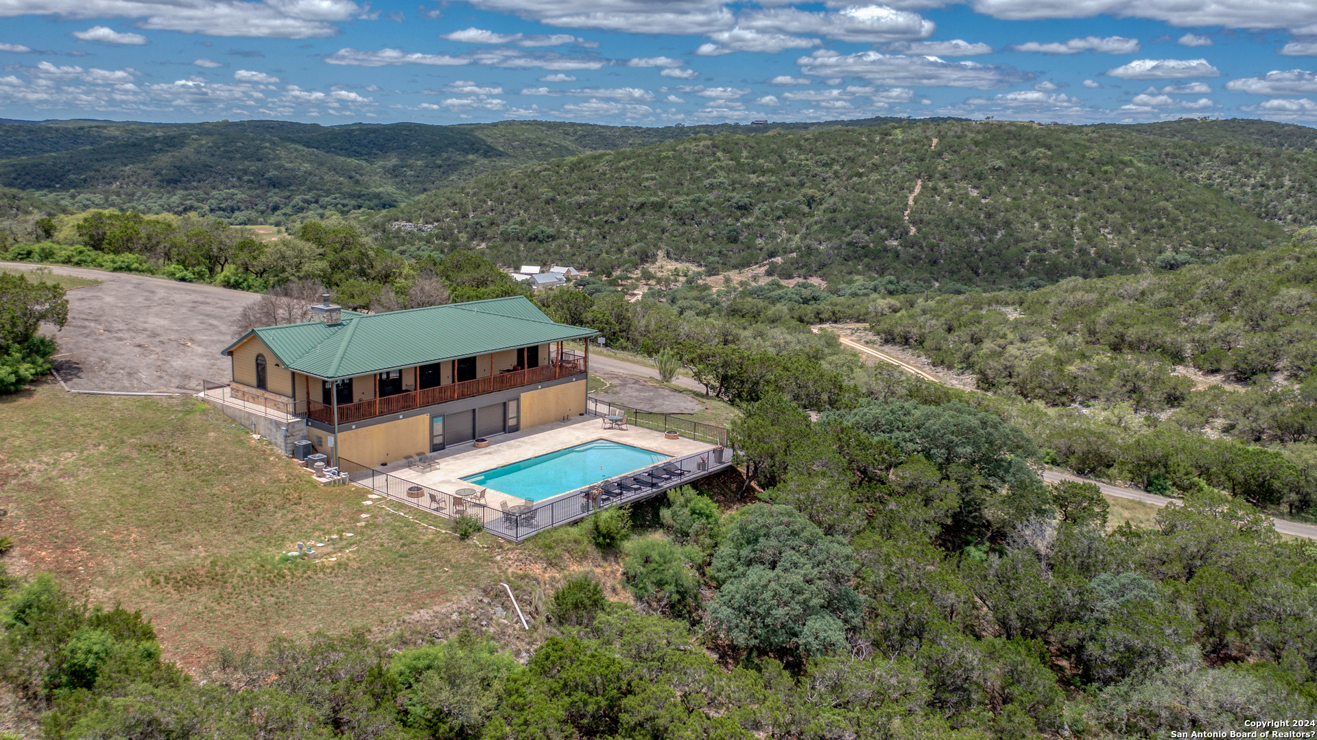 558 S Ridge Drive Concan TX 78838