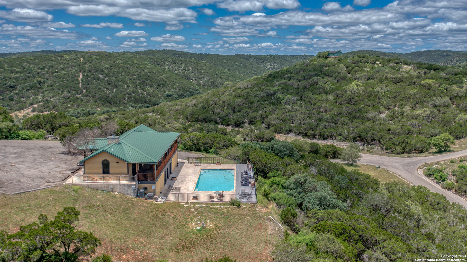 558 S Ridge Drive Concan TX 78838