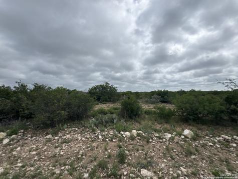73 Rocky Hills Uvalde TX 78801