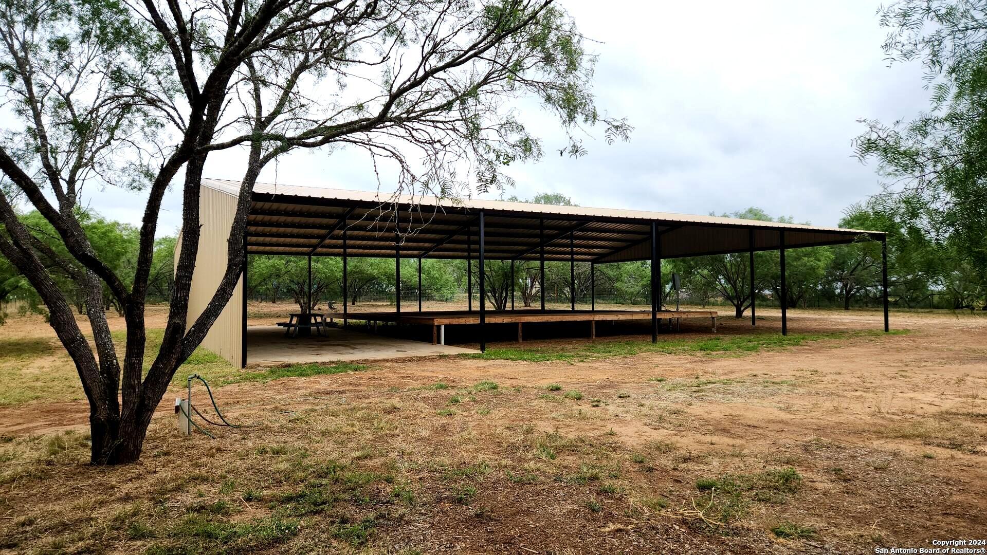 1848 County Road 2557 Moore TX 78057