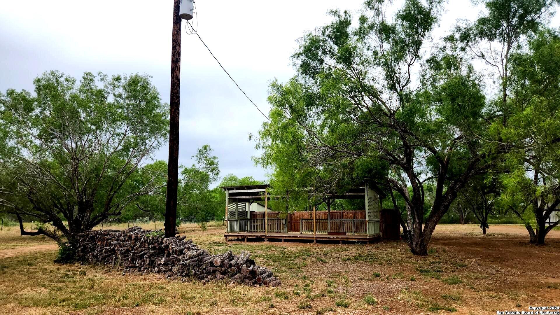 1848 County Road 2557 Moore TX 78057