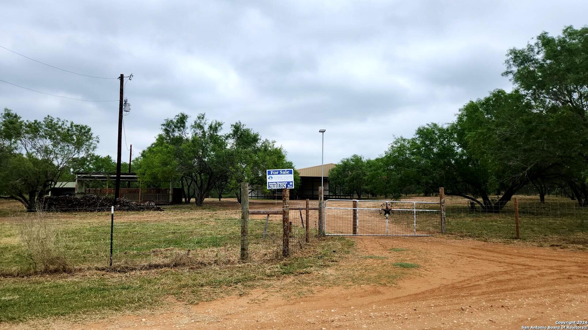 1848 County Road 2557 Moore TX 78057