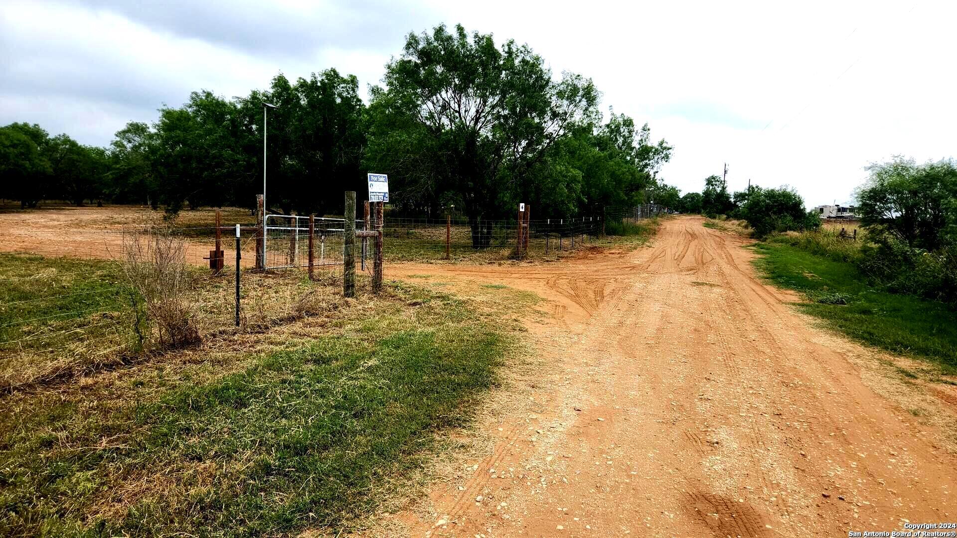 1848 County Road 2557 Moore TX 78057