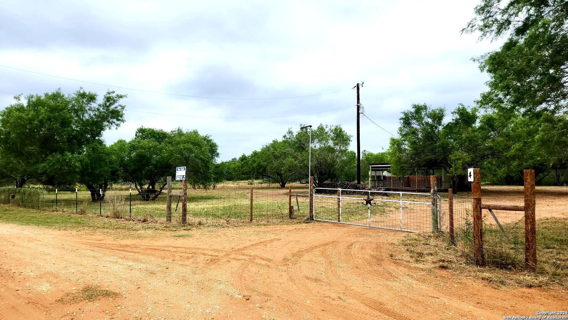 1848 County Road 2557 Moore TX 78057