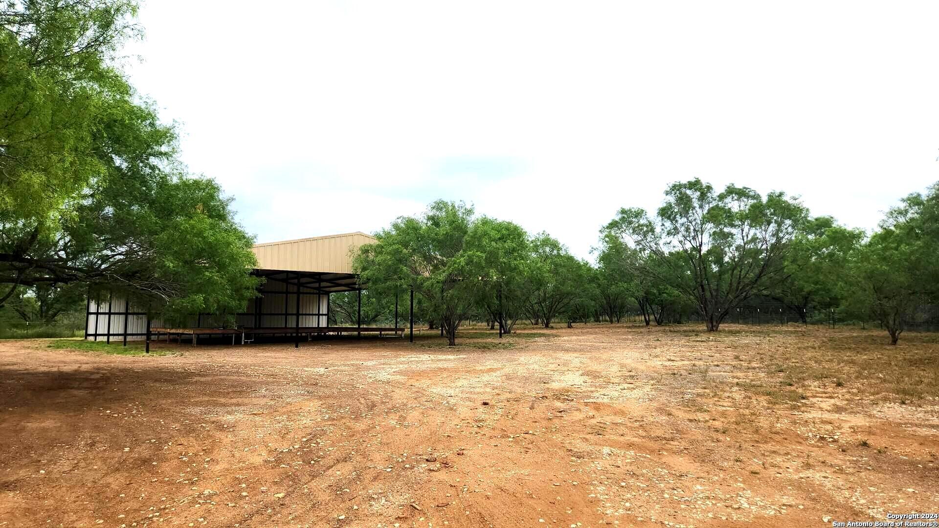 1848 County Road 2557 Moore TX 78057