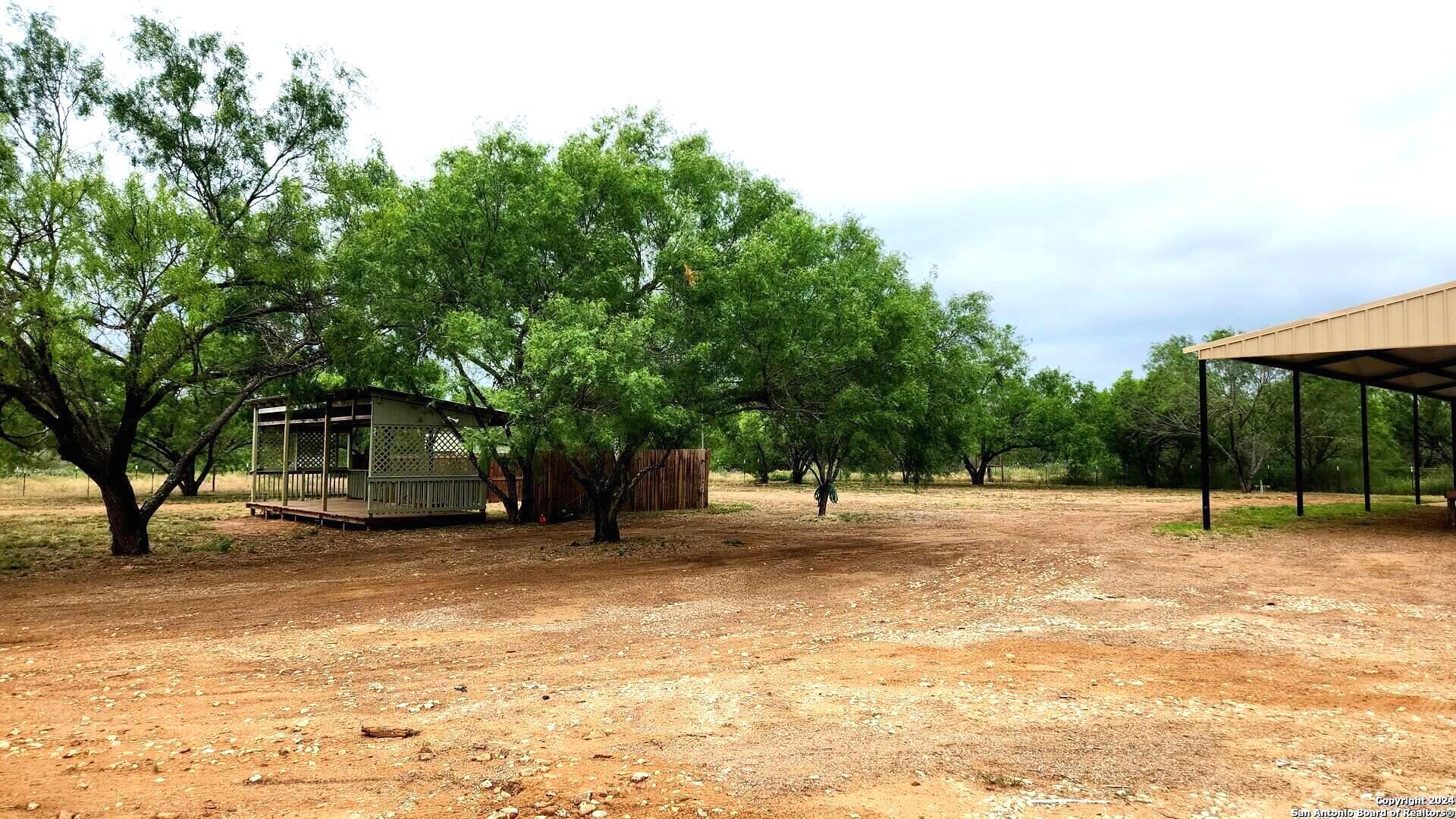 1848 County Road 2557 Moore TX 78057