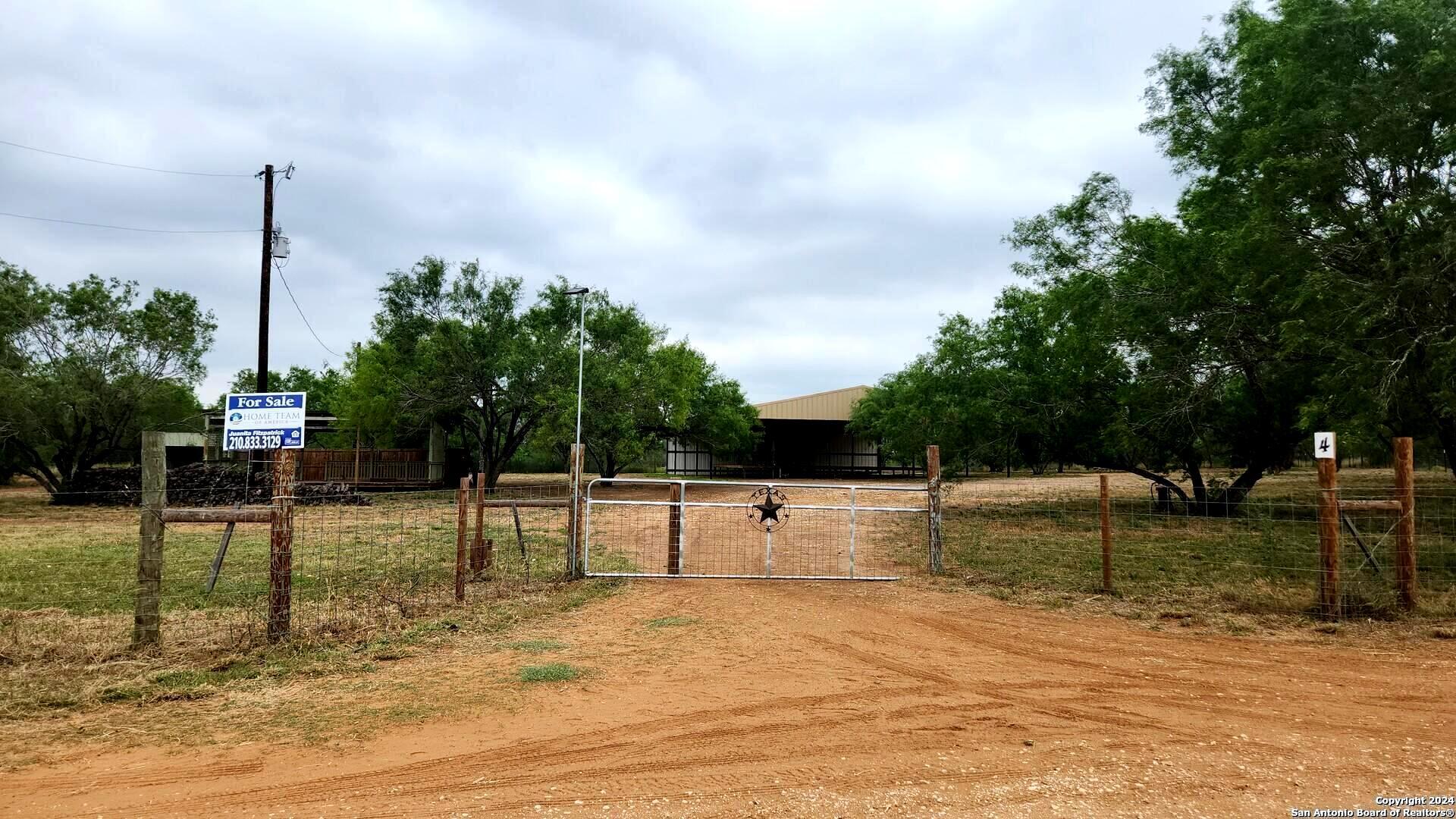 1848 County Road 2557 Moore TX 78057