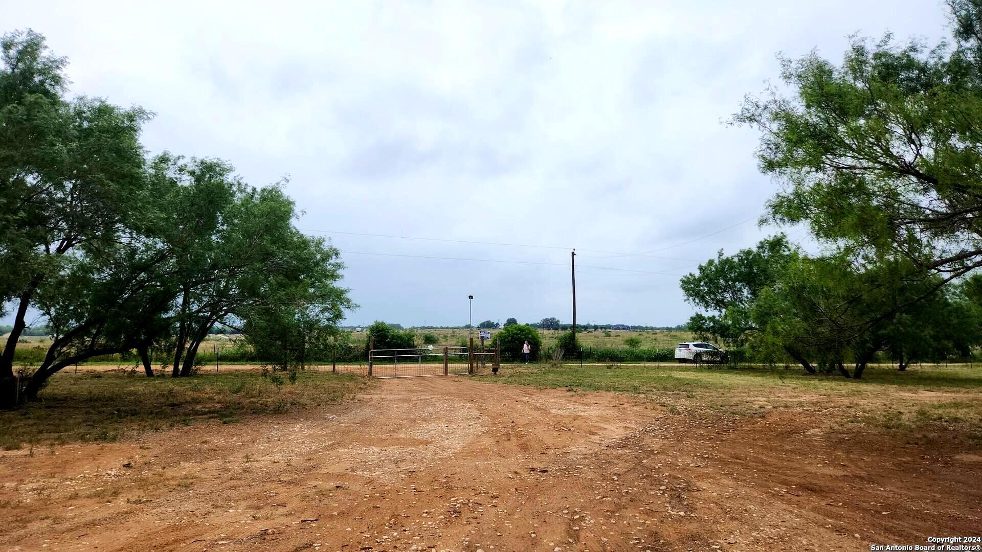 1848 County Road 2557 Moore TX 78057