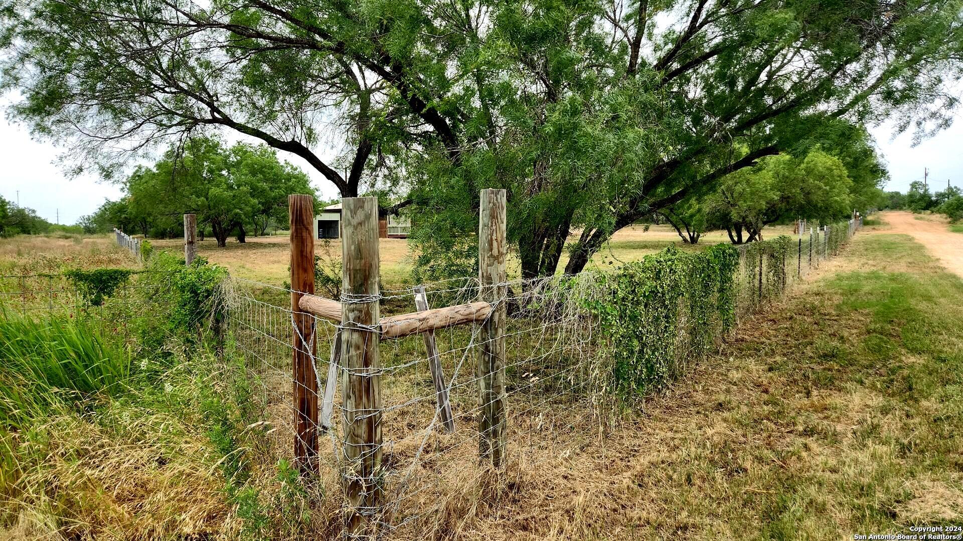 1848 County Road 2557 Moore TX 78057