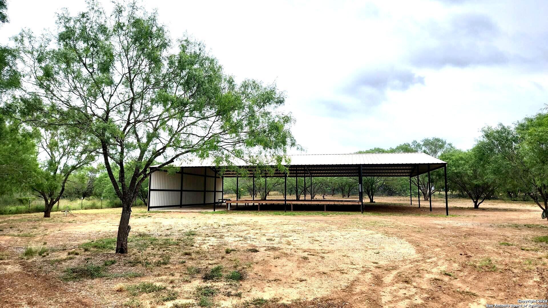 1848 County Road 2557 Moore TX 78057