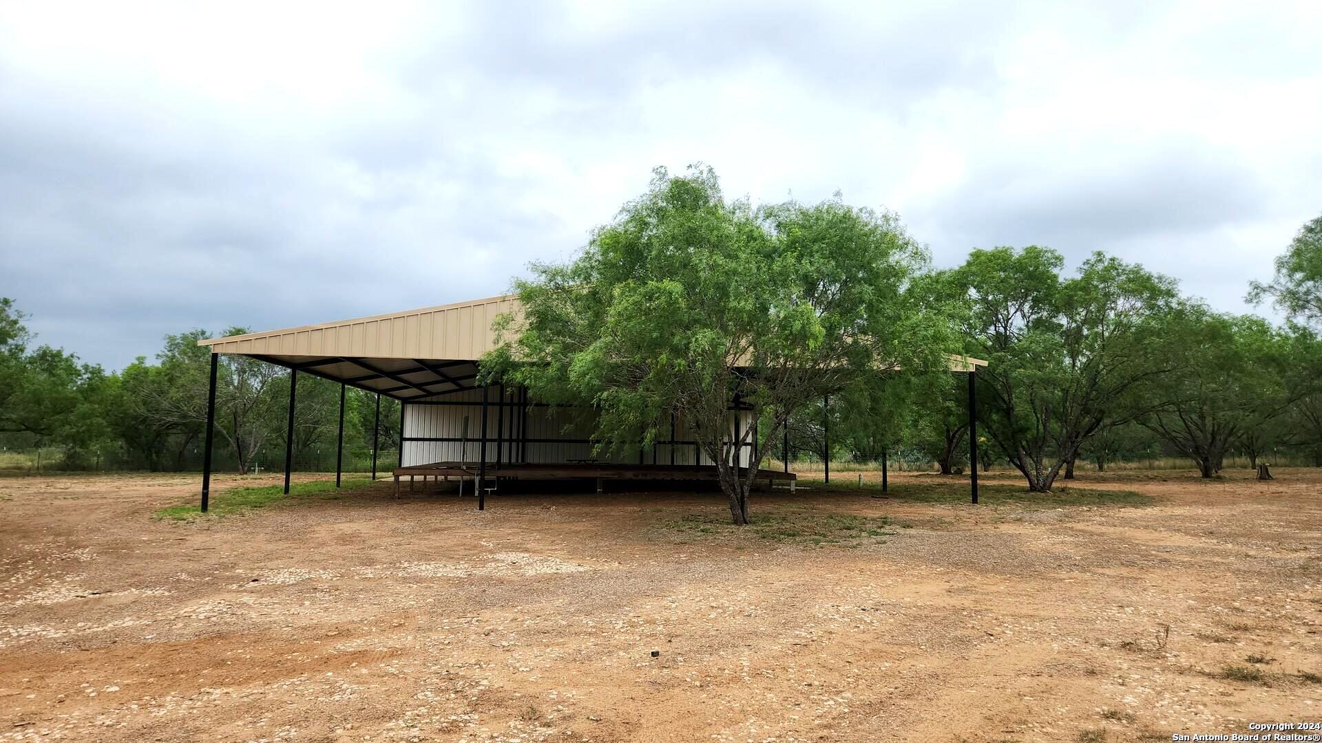 1848 County Road 2557 Moore TX 78057