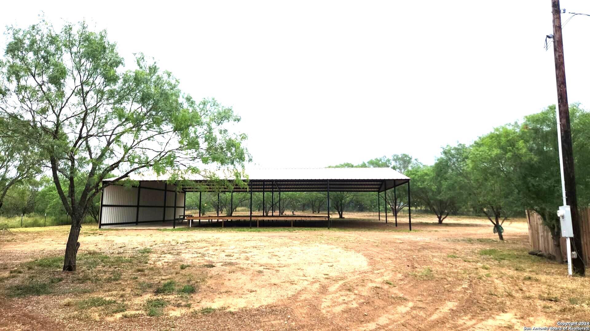 1848 County Road 2557 Moore TX 78057