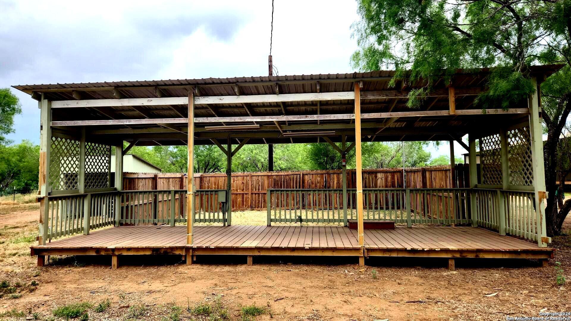 1848 County Road 2557 Moore TX 78057