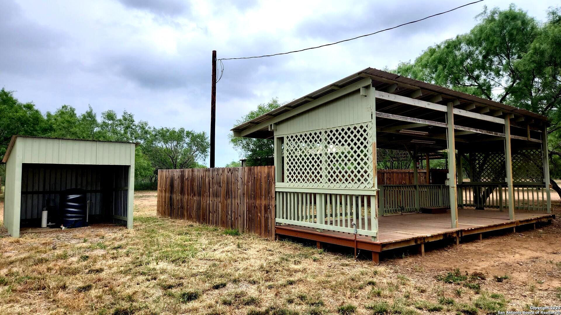 1848 County Road 2557 Moore TX 78057