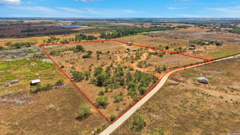 2280 County Road 117 Nixon TX 78140