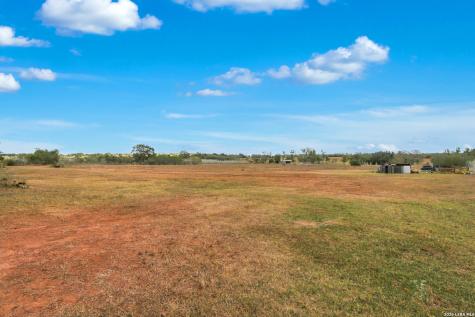 2280 County Road 117 Nixon TX 78140