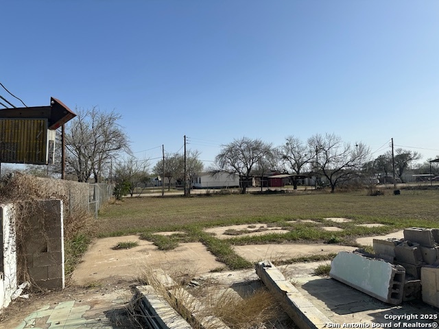 98 S Edwards Charlotte TX 78011