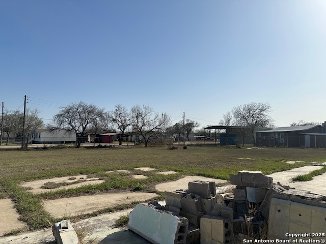 98 S Edwards Charlotte TX 78011