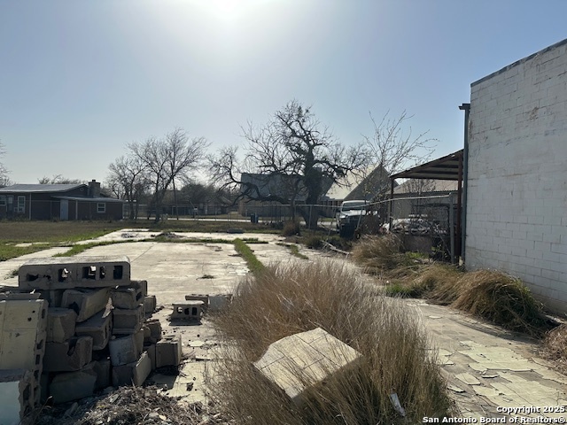 98 S Edwards Charlotte TX 78011