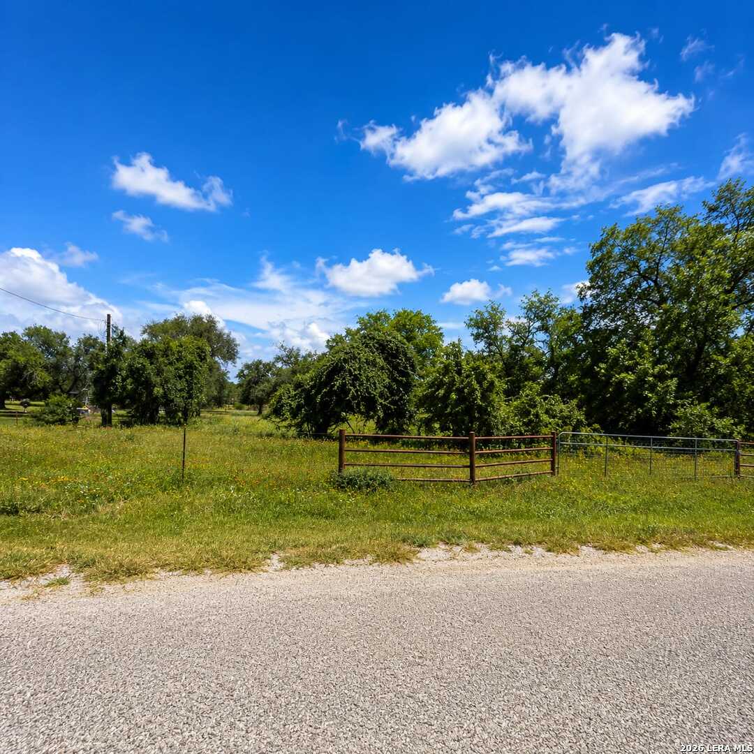 68749 E County Road 6871 Natalia TX 78059