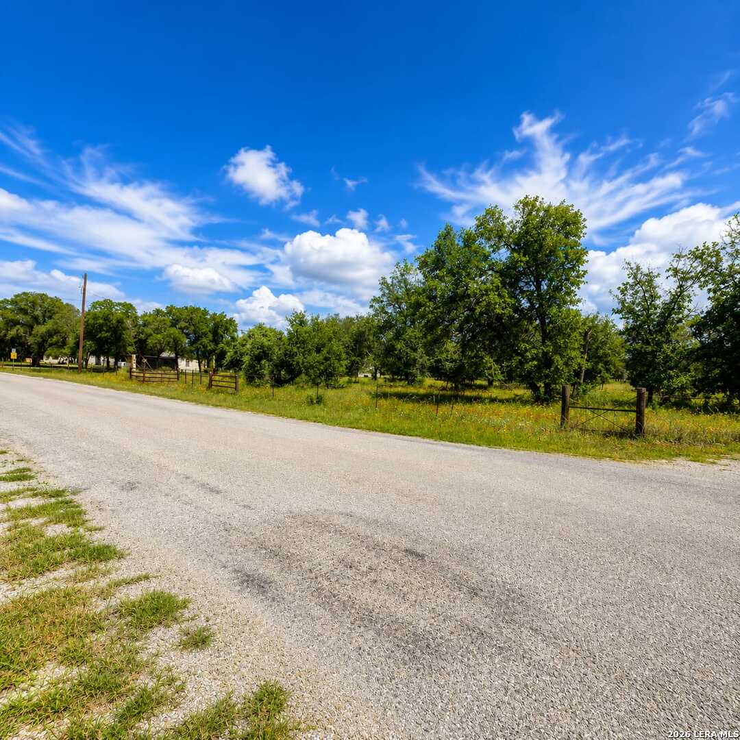 68749 E County Road 6871 Natalia TX 78059