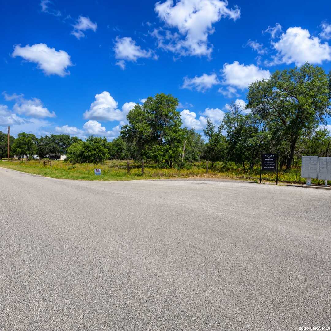 68749 E County Road 6871 Natalia TX 78059