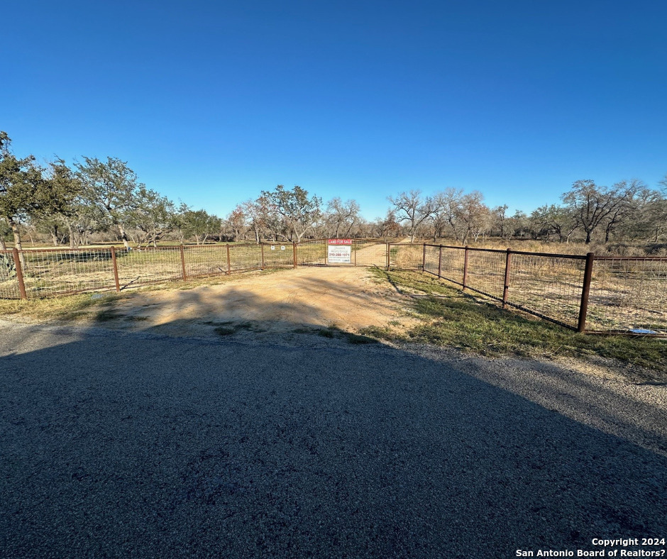 2721 County Road 770 Natalia TX 78059