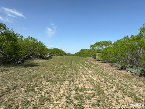 13 Windmill Ranchettes Cr 329 Jourdanton TX 78026