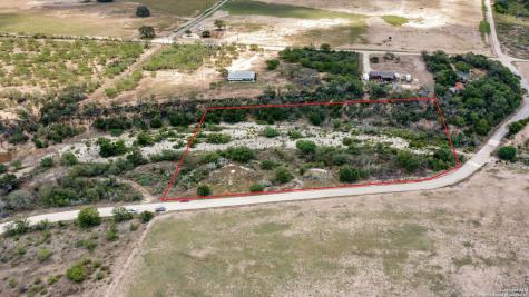 613 County Road 441 Hondo TX 78861