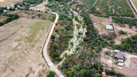 613 County Road 441 Hondo TX 78861