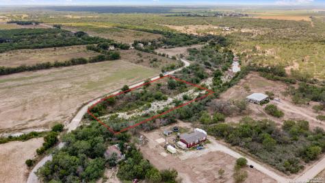 613 County Road 441 Hondo TX 78861