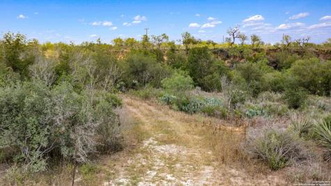 613 County Road 441 Hondo TX 78861