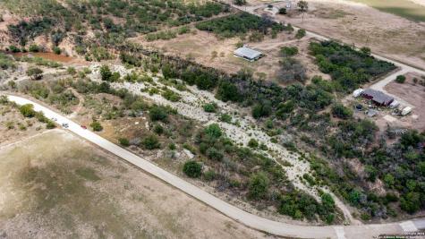 613 County Road 441 Hondo TX 78861