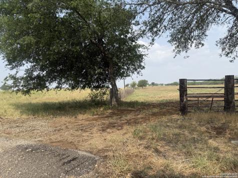 1404 Us Highway 87 W Stockdale TX 78160