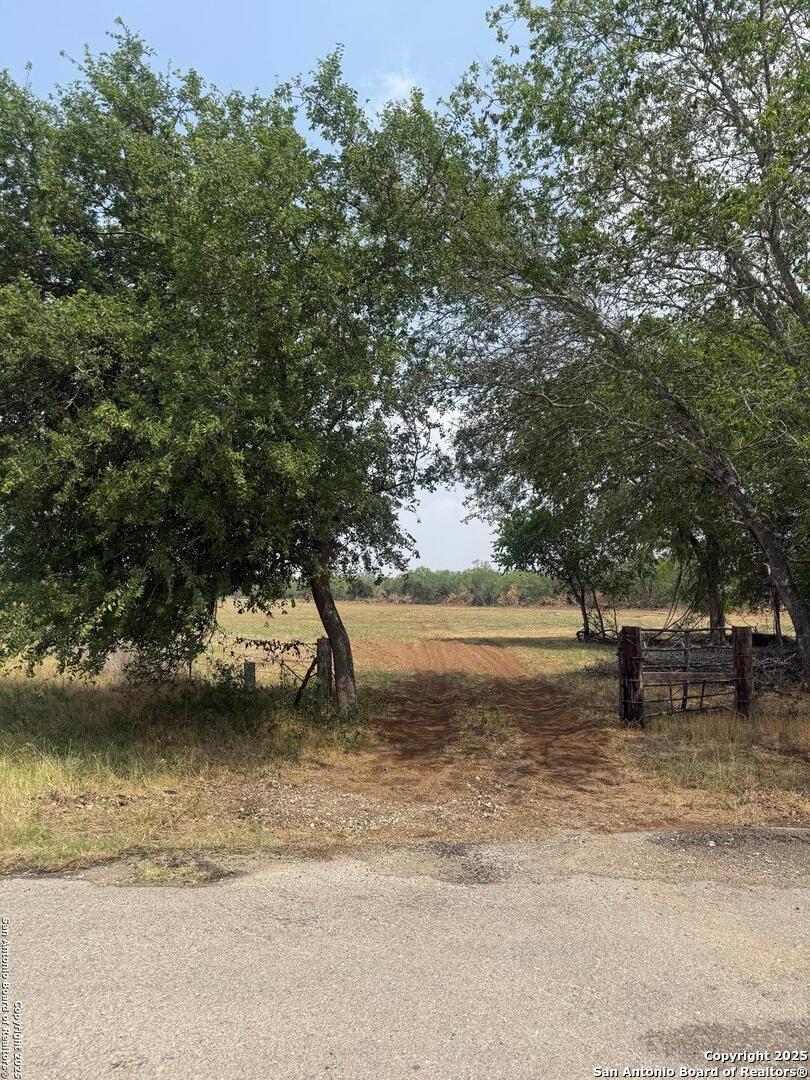 1404 Us Highway 87 W Stockdale TX 78160