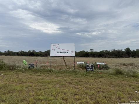 1404 Us Highway 87 W Stockdale TX 78160