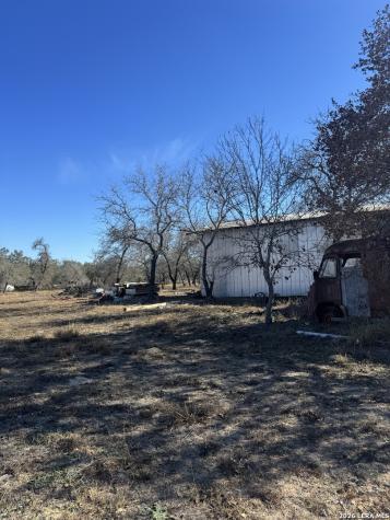 122 Woodcrest Somerset TX 78069