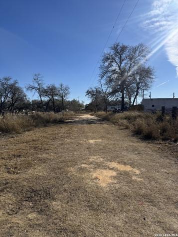 122 Woodcrest Somerset TX 78069