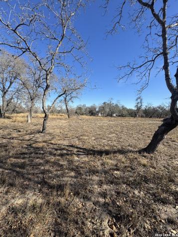 122 Woodcrest Somerset TX 78069