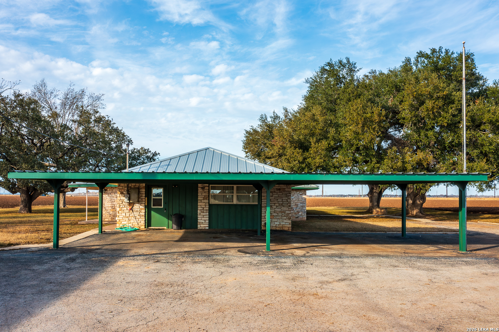 3830 County Road 541 Hondo TX 78861