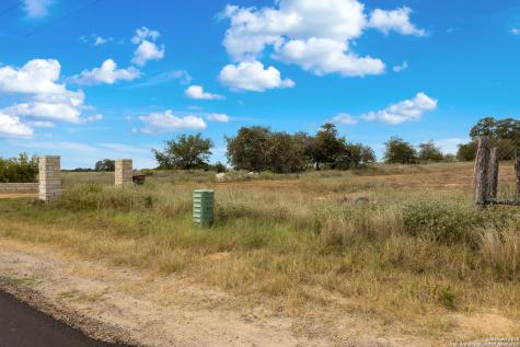 759 County Road 320 Floresville TX 78114
