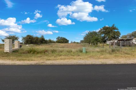 759 County Road 320 Floresville TX 78114