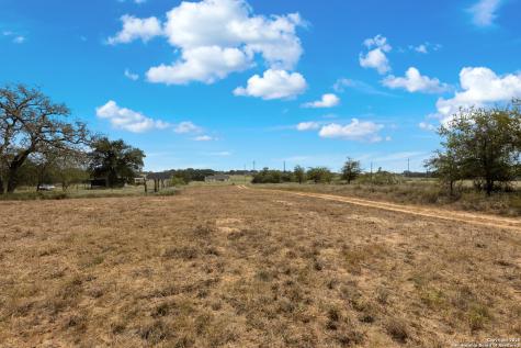 759 County Road 320 Floresville TX 78114