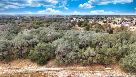 759 County Road 320 Floresville TX 78114
