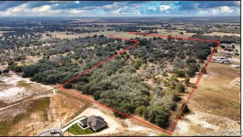 759 County Road 320 Floresville TX 78114