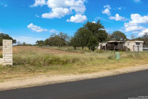 759 County Road 320 Floresville TX 78114
